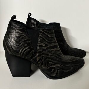 Italian shoes Zebra Patterned Black Ankle Booties
